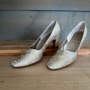 Vintage Saks Fifth Avenue Gold Brocade heels - Size 7